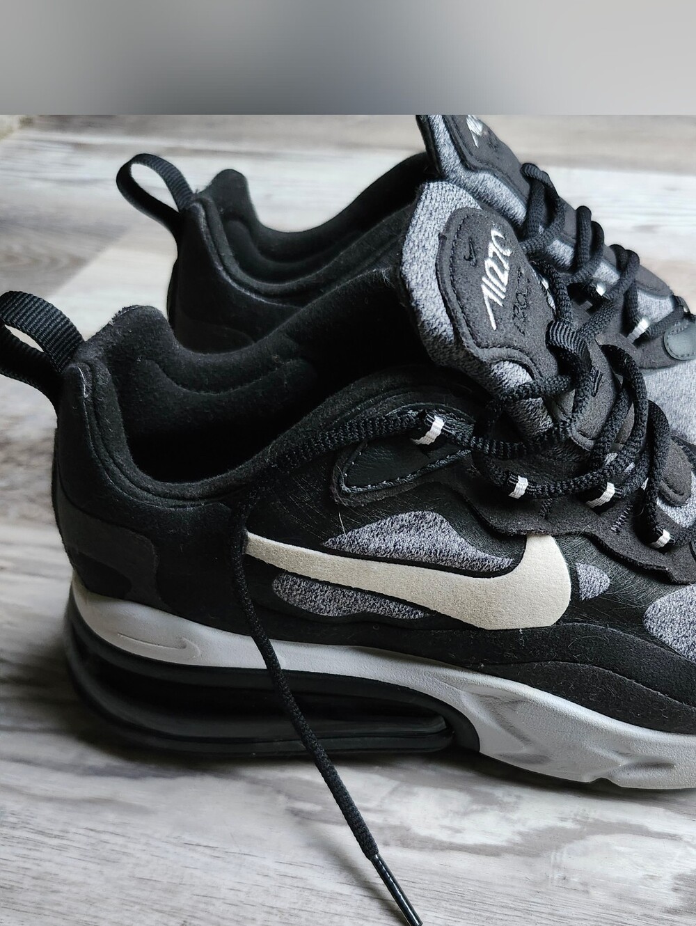 Nike Air Max 270 React Black Gray Running Shoes Women's Size 7 AT6174-001 - Picture 3 of 7